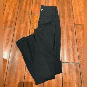Aritzia tna action flair leg leggings